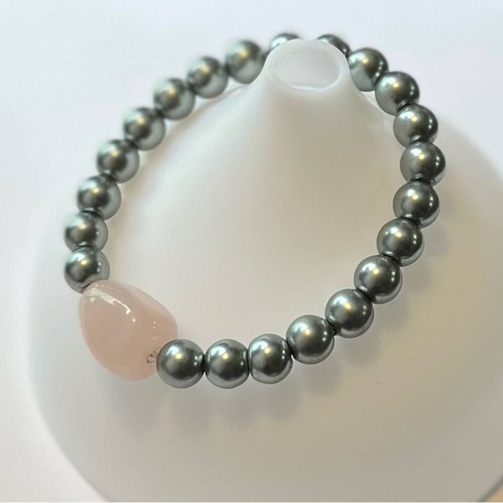 Rose Quartz with gray glass bead stretch bracelet